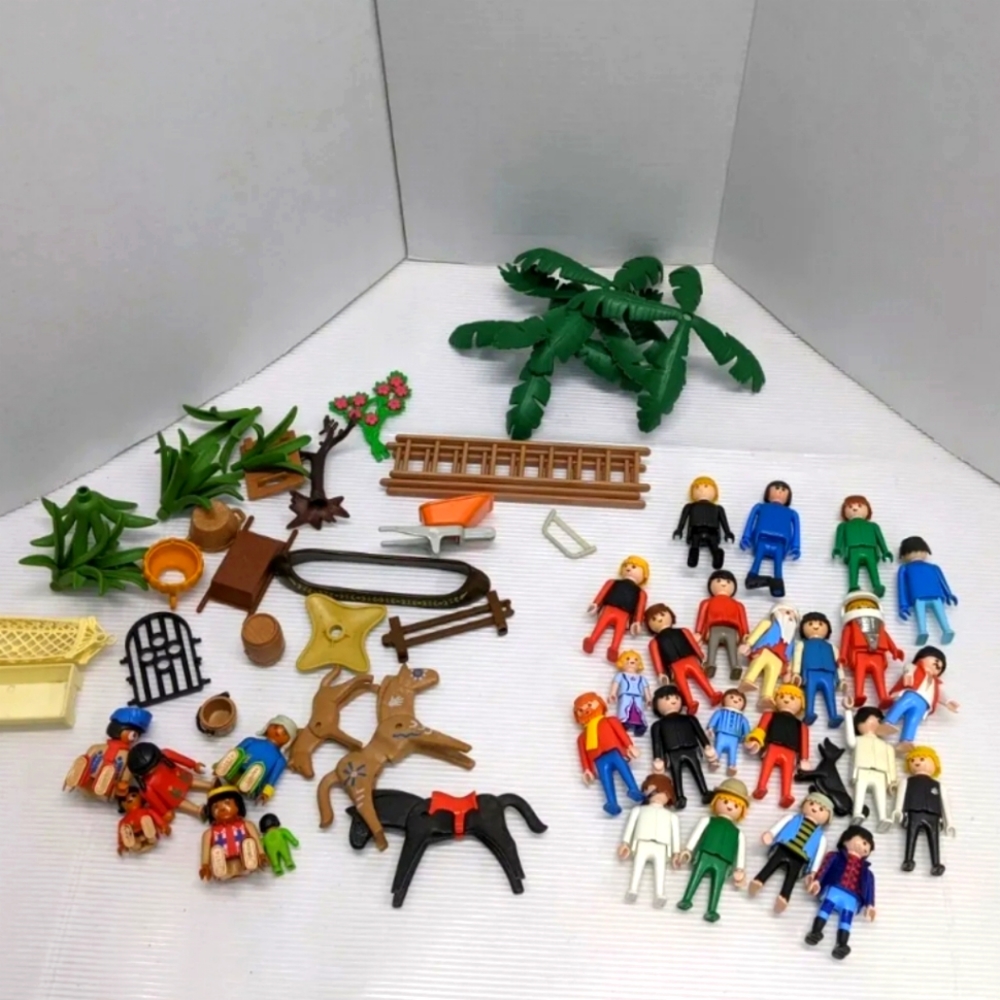 Vintage Playmobil (Geobra) Figures And Accessory Lot, Natives Set, 30 pieces